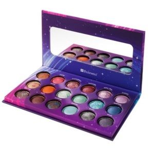 GALAXY CHIC  18 Baked shadow palette